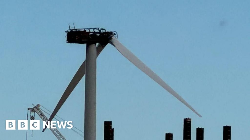 Fire-damaged Scroby Sands wind turbine getting removed